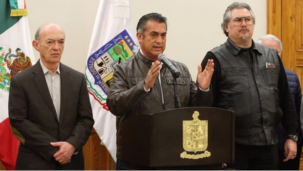 El Bronco y Topo Chico