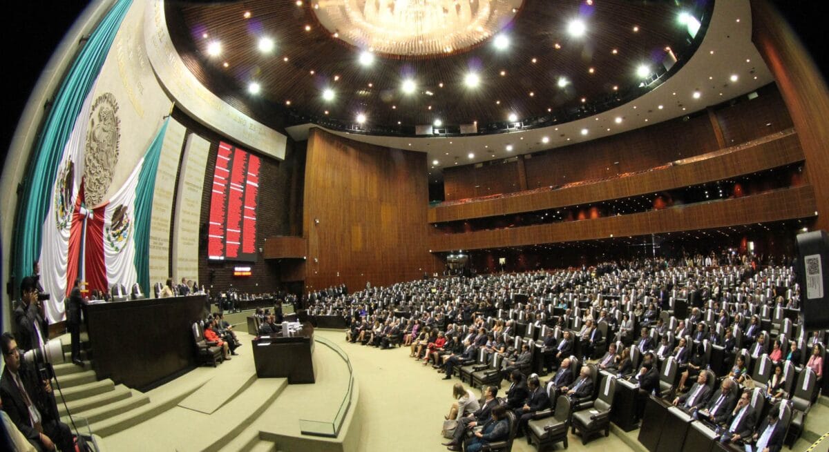 CONTINUA SESIÓN EN PLENO DE LA CÁMARA DE DIPUTADOS