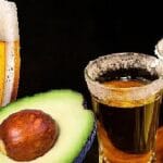 Cerveza tequila y aguacate